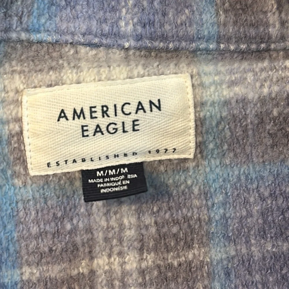 Women’s American Eagle AE Oversized Plaid Blue & Gray Fleece Shacket Size Medium - Picture 5 of 8
